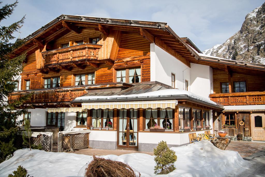 Hotel Almhof-Reithof Pitztal Sankt Leonhard im Pitztal Exterior foto