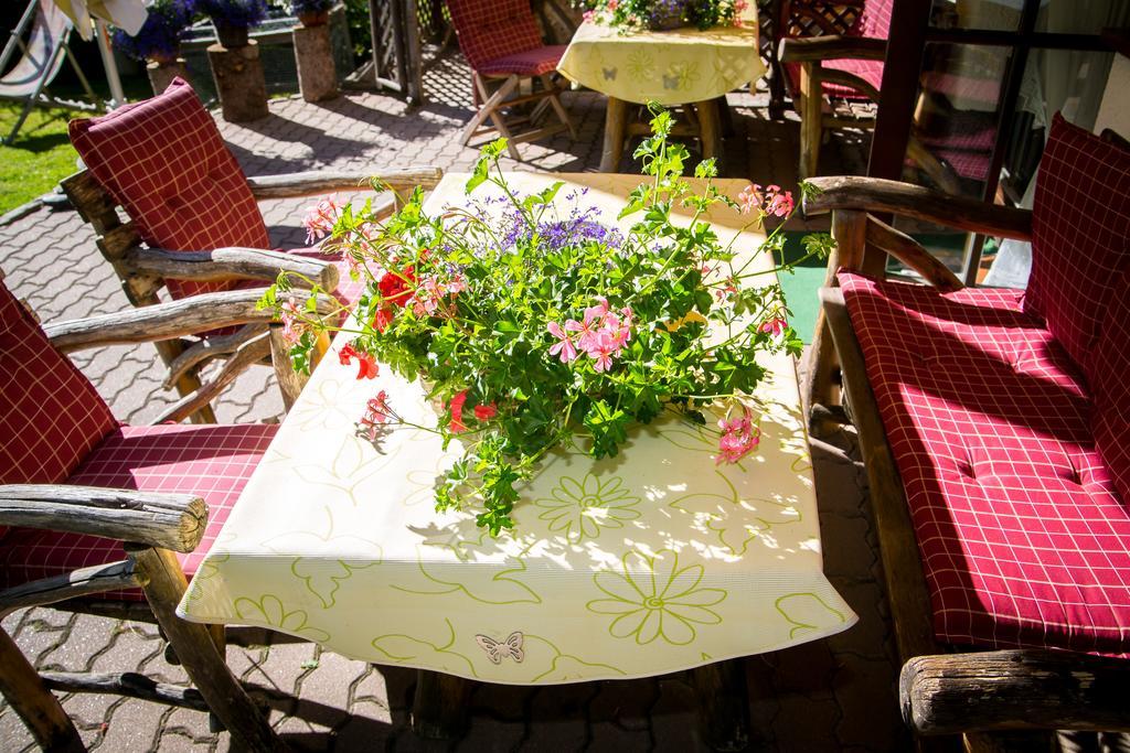 Hotel Almhof-Reithof Pitztal Sankt Leonhard im Pitztal Exterior foto